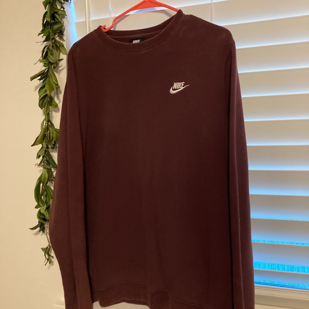 Nike sweatshirt in maroon color